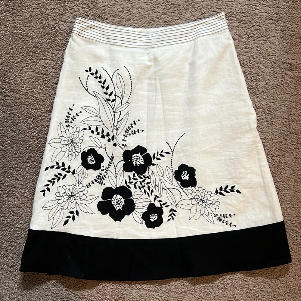 Ann Taylor skirt, size 0, color white/black